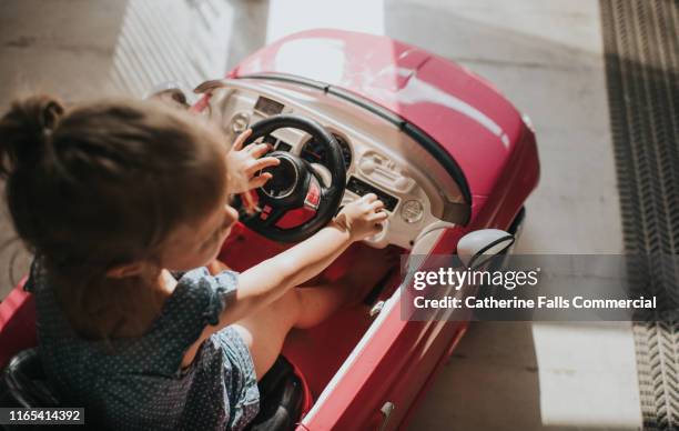 pink convertible car - autohupe stock-fotos und bilder
