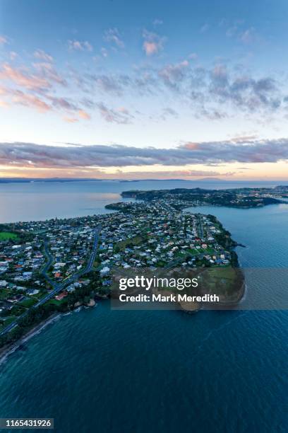 arial view over whangaparoa peninsula to little barrier island - barrier imagens e fotografias de stock