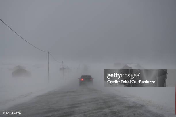 snow storm at inder kiberg, finnmark, norway - zweispurige strecke stock-fotos und bilder