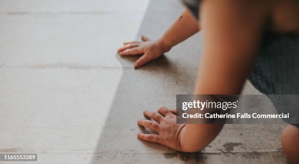 Crawling Fall Falling To Knees Photos and Premium High Res Pictures - Getty Images