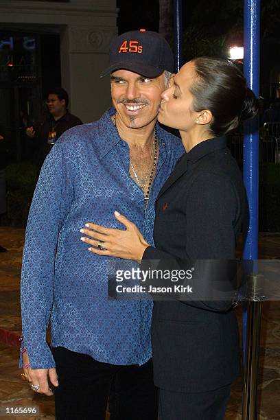 Actress Angelina Jolie kisses her husband actor Billy Bob Thornton at the film premiere of his new movie "Bandits" October 4, 2001 in Westwood, CA.