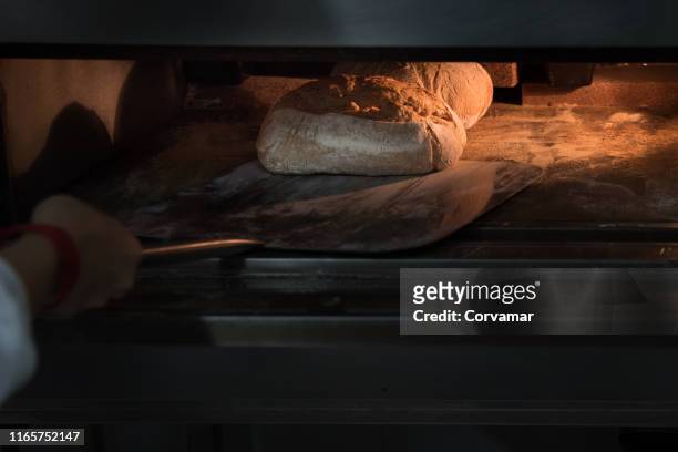 pan al horno - horno pan stock pictures, royalty-free photos & images