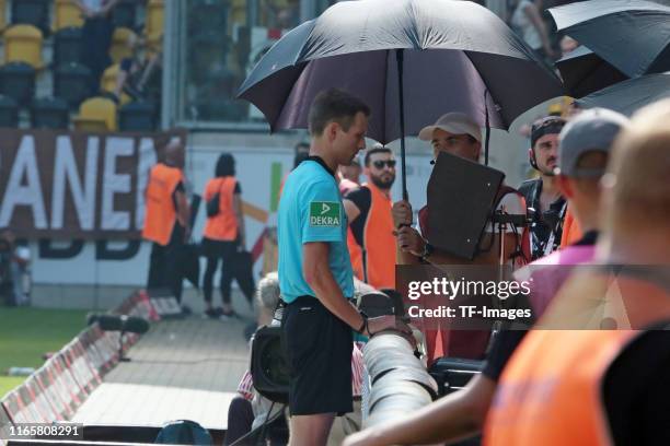 Referee Benjamin Cortus looks on during the Second Bundesliga match between SG Dynamo Dresden and FC St. Pauli at on August 31, 2019 in Dresden,...