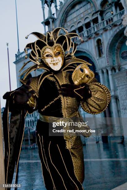 joker-personagem ficcional - máscara de veneza imagens e fotografias de stock