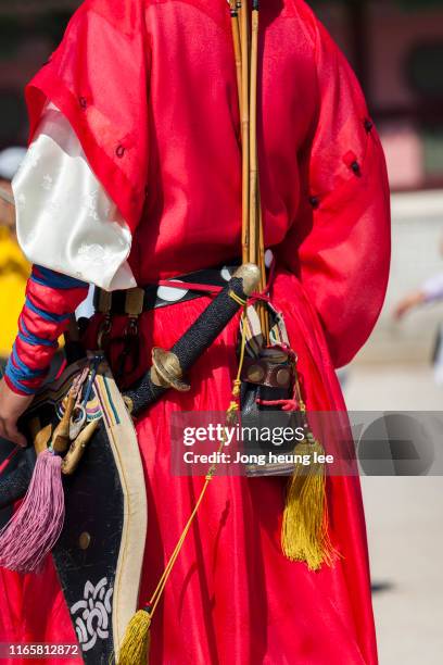 sumunjang (royal guard) changing ceremony in gyeongbok palace,hanbok, seoul  korea - jong heung lee stock pictures, royalty-free photos & images