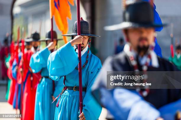 sumunjang (royal guard) changing ceremony in gyeongbok palace,hanbok, seoul  korea - jong heung lee stock pictures, royalty-free photos & images