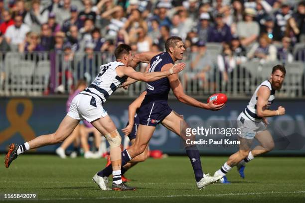 Aaron Sandilands of the Dockers looks to handball during the round 20 AFL match between the Fremantle Dockers and the Geelong Cats at Optus Stadium...