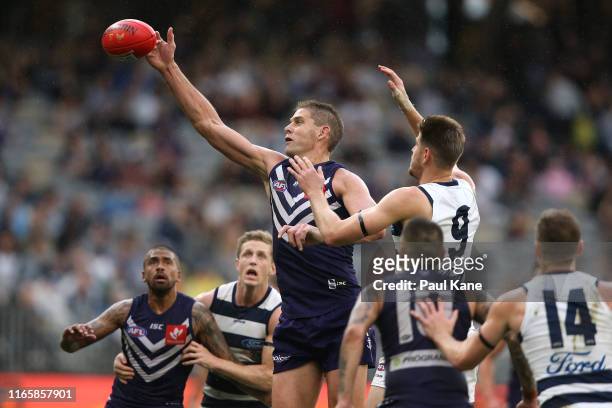 Aaron Sandilands of the Dockers contests the ruck against Zac Smith of the Cats during the round 20 AFL match between the Fremantle Dockers and the...