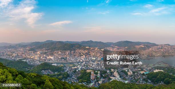 nagasaki cityscape from above during sunset - nagasaki kyushu fotografías e imágenes de stock