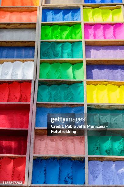 assorted colored powders - pashupatinath photos et images de collection