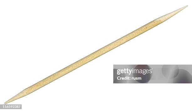 palito dental isolado com traçado de recorte em fundo branco - palito de aperitivos imagens e fotografias de stock
