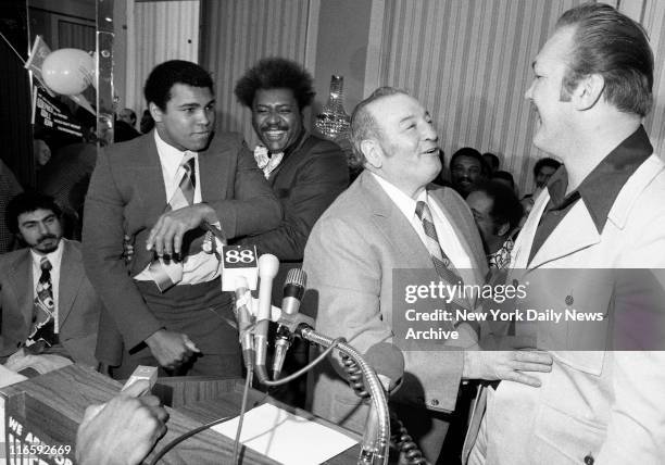 Quit While You're Ahead, Press conference In what could turn out to be the best "punch" he lands on the champ, Chuck Wepner jokingly sends an...