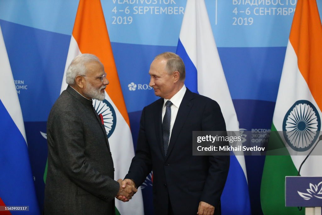 Russian President Vladimir Putin meets Indian Prime Minister Narendra Modi in Vladivostok