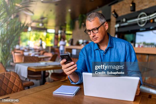 eso es lo que me gusta ver en mi teléfono - franchising fotografías e imágenes de stock