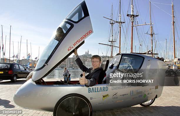 L'ingénieur allemand Frieder Herb, directeur du projet, pose, le 20 septembre 2004 à Marseille, lors de son arrivée sur le vieux port à bord du...