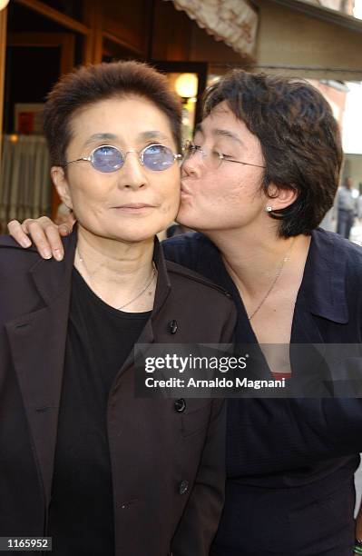 Yoko Ono's daughter, Kyoko Cox gives her mother a kiss as they leave La Goulue resturant October 3, 2001 after having lunch together in New York City.