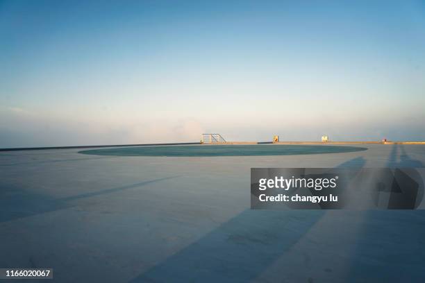 parking apron - airport tarmac stock pictures, royalty-free photos & images