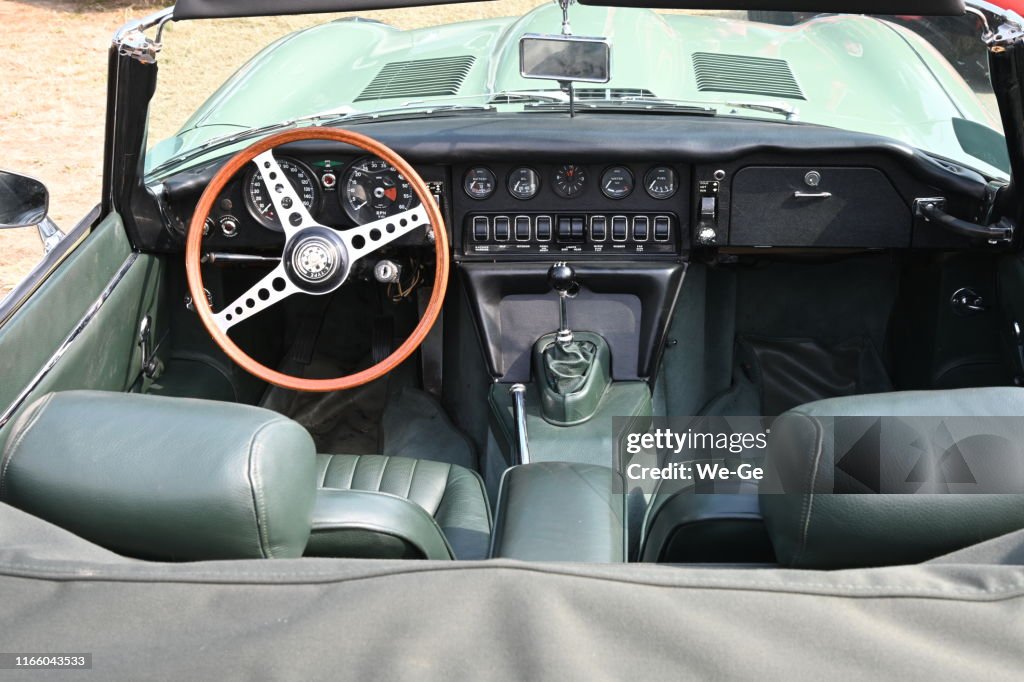 Armaturenbrett eines Jaguar E-Type