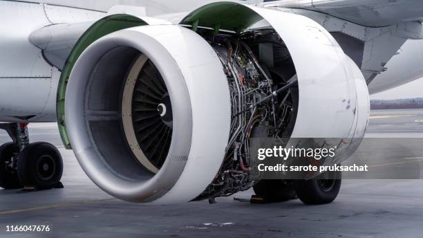 jet engine of a broken plane under repair. - fuselagem - fotografias e filmes do acervo
