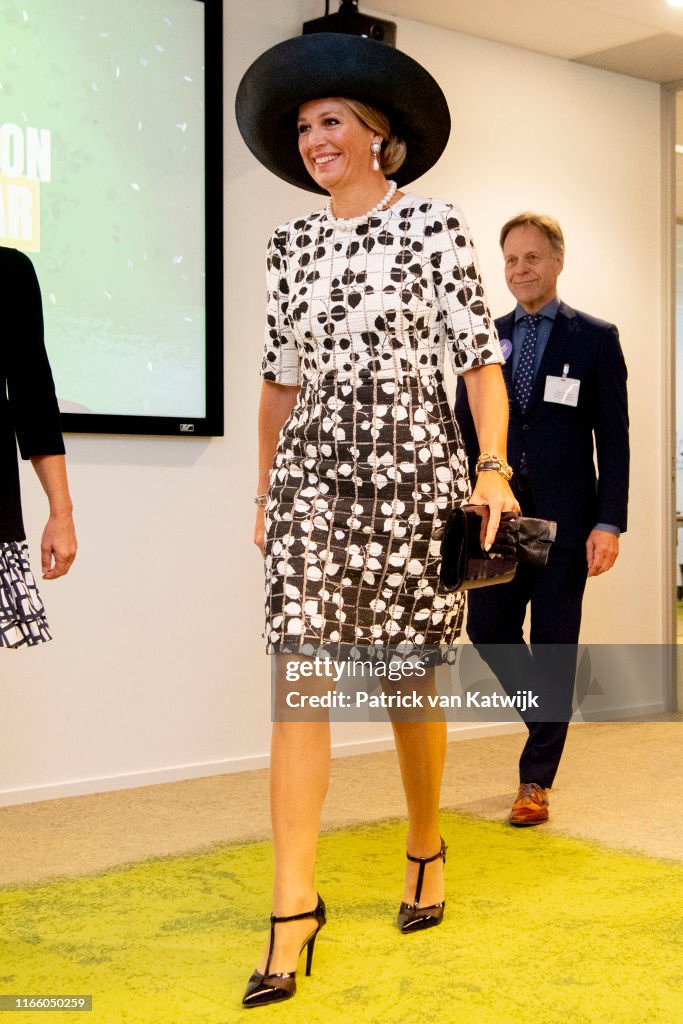 Queen Maxima at 40th anniversary child phone support