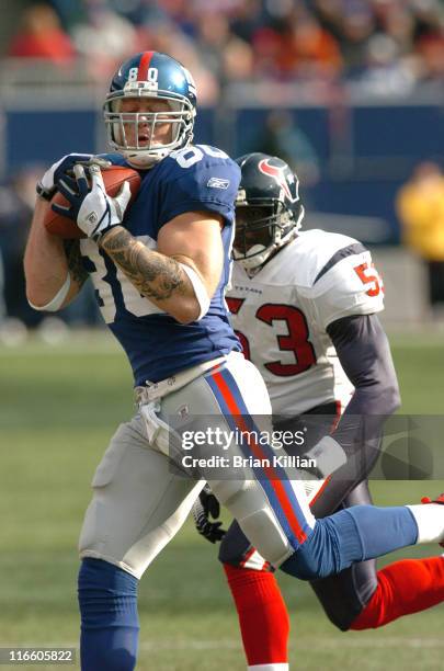 New York Giants tight end Jeremy Shockey makes a catch under Houston Texans linebacker Shantee Orr at Giants Stadium in East Rutherford, New Jersey...