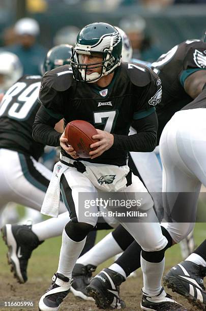 Philadelphia Eagles backup quarterback Jeff Garcia came into the game against the Tennessee Titans after starting quarterback Donovan McNabb left...