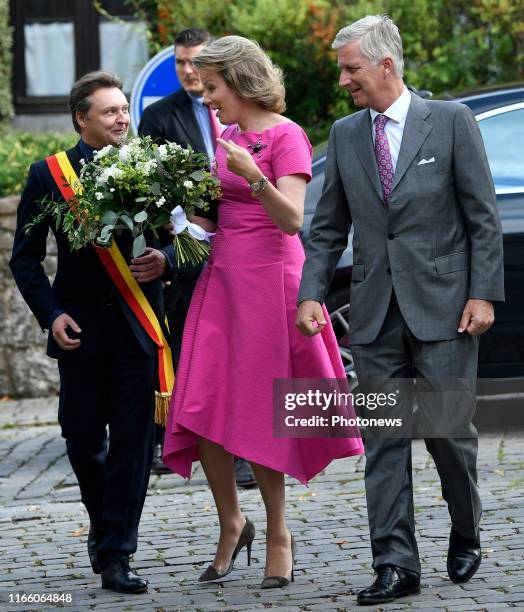 - Le Roi Philippe et la Reine Mathilde se déplacent en Province du Hainaut. Ils se rendent d'abord à Bienne-Lez-Happart pour y visiter le Centre...
