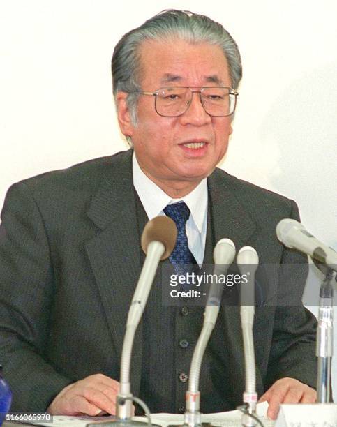 Taichi Sakaiya, head of the Economic Planning Agency speaks at a news conference in Tokyo 12 March 1999. Japan's economy shrank 2.8 percent in 1998,...