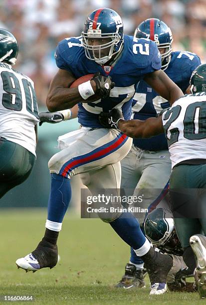 New York Giants running back Brandon Jacobs bursts through the Philadelphia Eagles defense on Sunday, September 17, 2006 at Lincoln Financial Field...