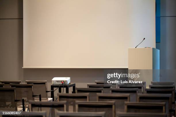 interior of an empty auditorium - classroom projector screen stock pictures, royalty-free photos & images