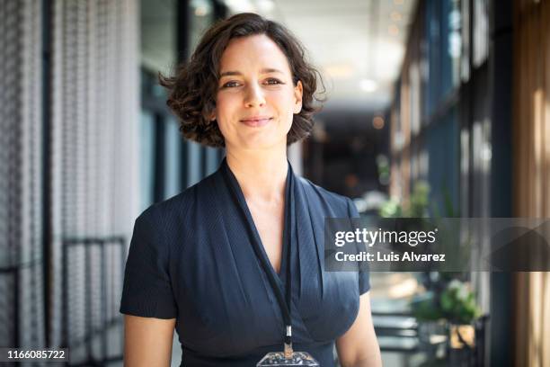 beautiful businesswoman in hotel corridor - donne 35 anni foto e immagini stock