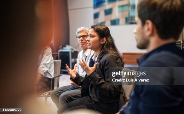 female executive explaining strategy to colleagues in seminar - indian college stockfoto's en -beelden