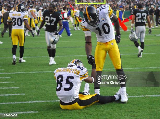 Pittsburgh Steelers receiver Nate Washington is consoled by Santonio Holmes after being stopped at the 4-yard line on the final play of 20-13 loss to...