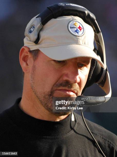Pittsburgh Steelers coach Bill Cowher watches dejectedly from the sidelines during 20-13 loss to the Oakland Raiders at McAfee Coliseum in Oakland,...