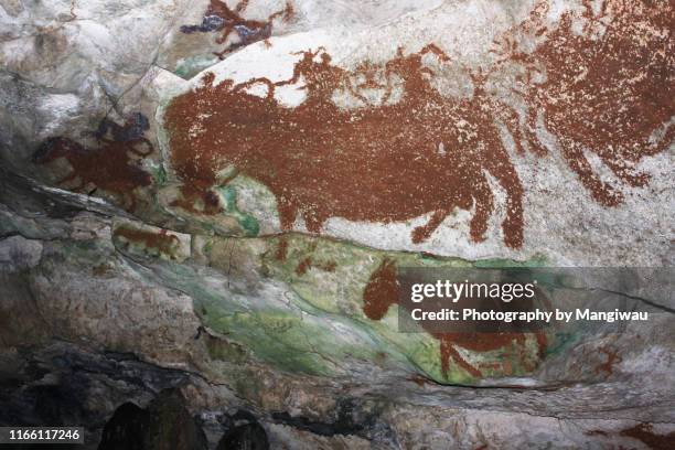 prehistoric cave painting - cave man foto e immagini stock