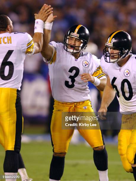Pittsburgh Steelers kicker Jeff Reed is congratulated by Charlie Batch and Greg Warren after kicking a 40-yard field goal with six seconds left for...