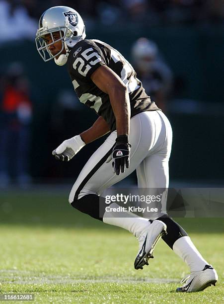 Oakland Raiders cornerback Denard Walker during 33-21 loss to the Miami Dolphins at McAfee Coliseum in Oakland, Calif. On Sunday, November 27, 2005.