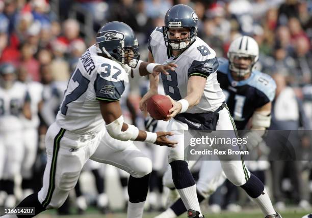 Seattle's Matt Hasselbeck hands off to runningback Shaun Alexander during the first half December 18 at the Coliseum, in Nashville, Tennessee.