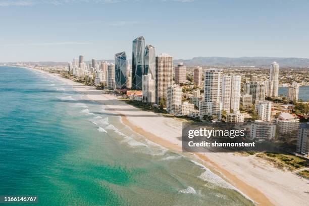 gold coast, australië - australian beach stockfoto's en -beelden