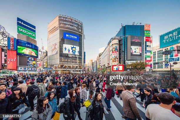 crowded busy tokyo shibuya crossing japan - shibuya crossing stock pictures, royalty-free photos & images