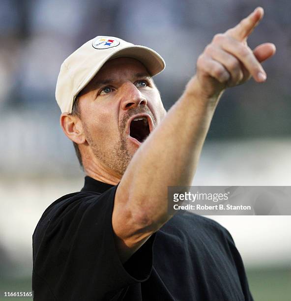 Pittsburg Steelers' head coach Bill Cowher in the fourth quarter against the Oakland Raiders at McAfee Coliseum in Oakland, California on October 29,...
