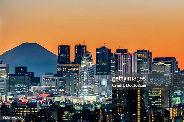 fuji mountain and shinjuku skyscraper buildings business district at sunset, shinjuku, tokyo, japan - tokyo skyline sunset stock pictures, royalty-free photos & images