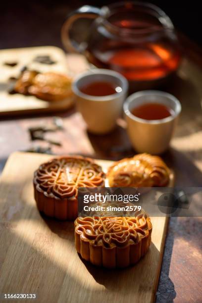 chinese traditional festival mid-autumn moon cake and chinese tea - mooncake stock pictures, royalty-free photos & images