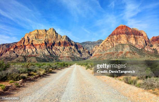 red rock canyon bei las vegas - nevada stock-fotos und bilder