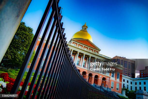 massachusetts state house - massachusetts state capitol stock pictures, royalty-free photos & images