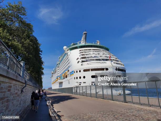 explorer of the seas in copenhaguen - galaxy s10 stock pictures, royalty-free photos & images