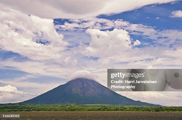 eruption of concepcion volcano - concepcion stock-fotos und bilder