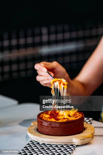 delicioso mac e queijo - melting - fotografias e filmes do acervo