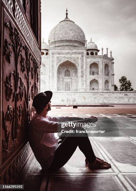 tourist sitting at the entrance of taj mahal in agra - taj mahal palace stock pictures, royalty-free photos & images