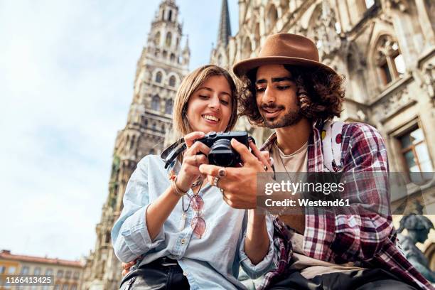 young couple taking a photo - marienplatz fotografías e imágenes de stock